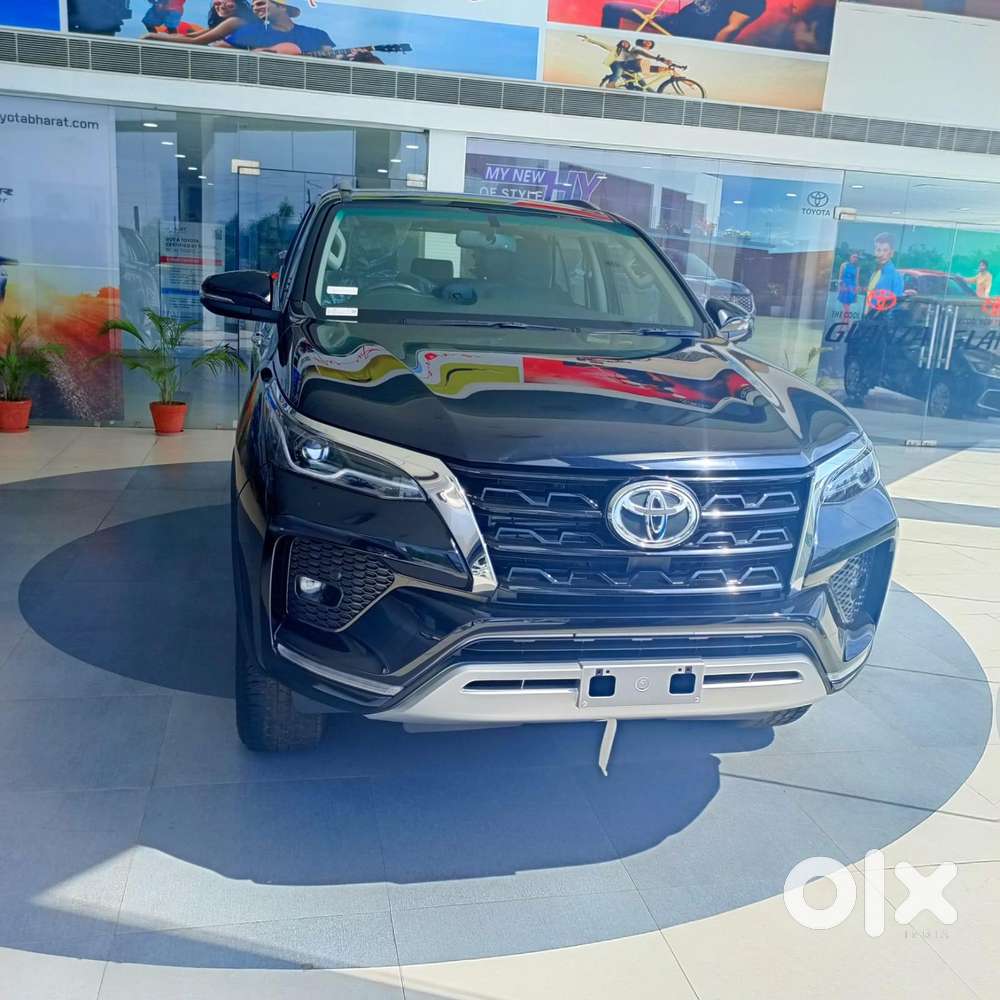 2025 4X2 AT 2.8 Diesel — ₹36.0L on OLX