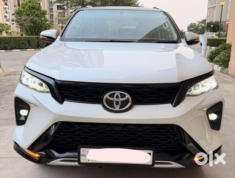 2023 4X2 AT 2.8 Legender — ₹48.5L on OLX