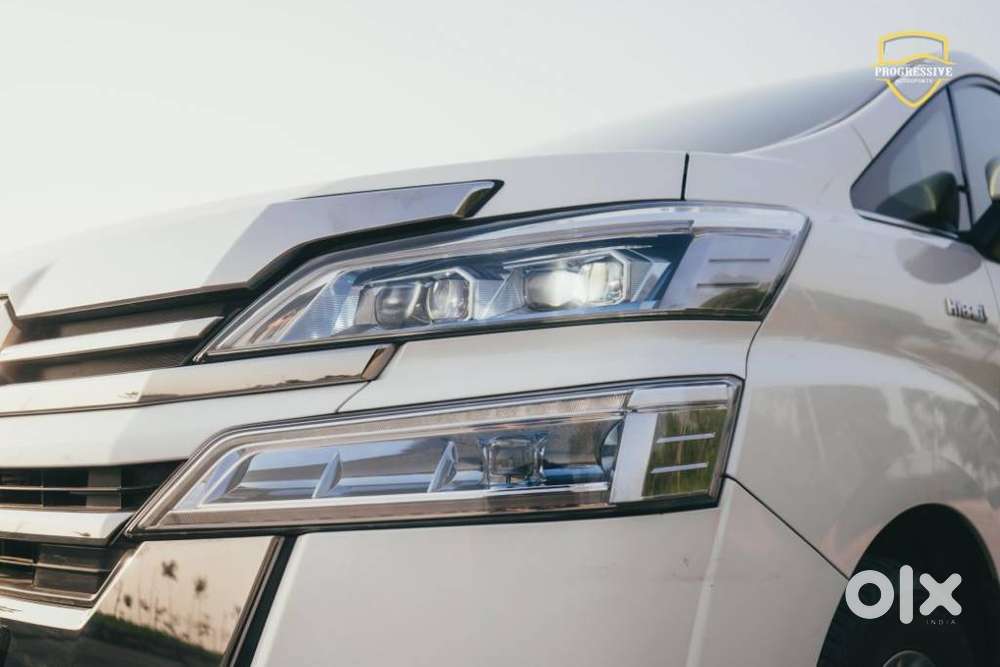2022 2.5 Executive Lounge — ₹79.8L on OLX