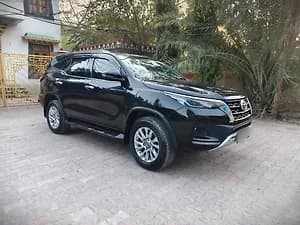 2024 4X4 AT 2.8 Diesel — ₹44.9L on CarWale