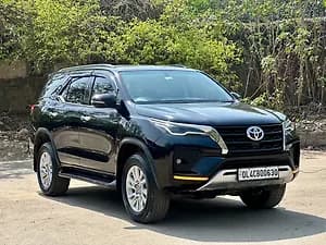 2024 4X4 AT 2.8 Diesel — ₹44.9L on CarWale