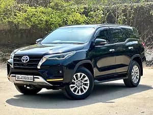 2024 4X4 AT 2.8 Diesel — ₹44.9L on CarWale