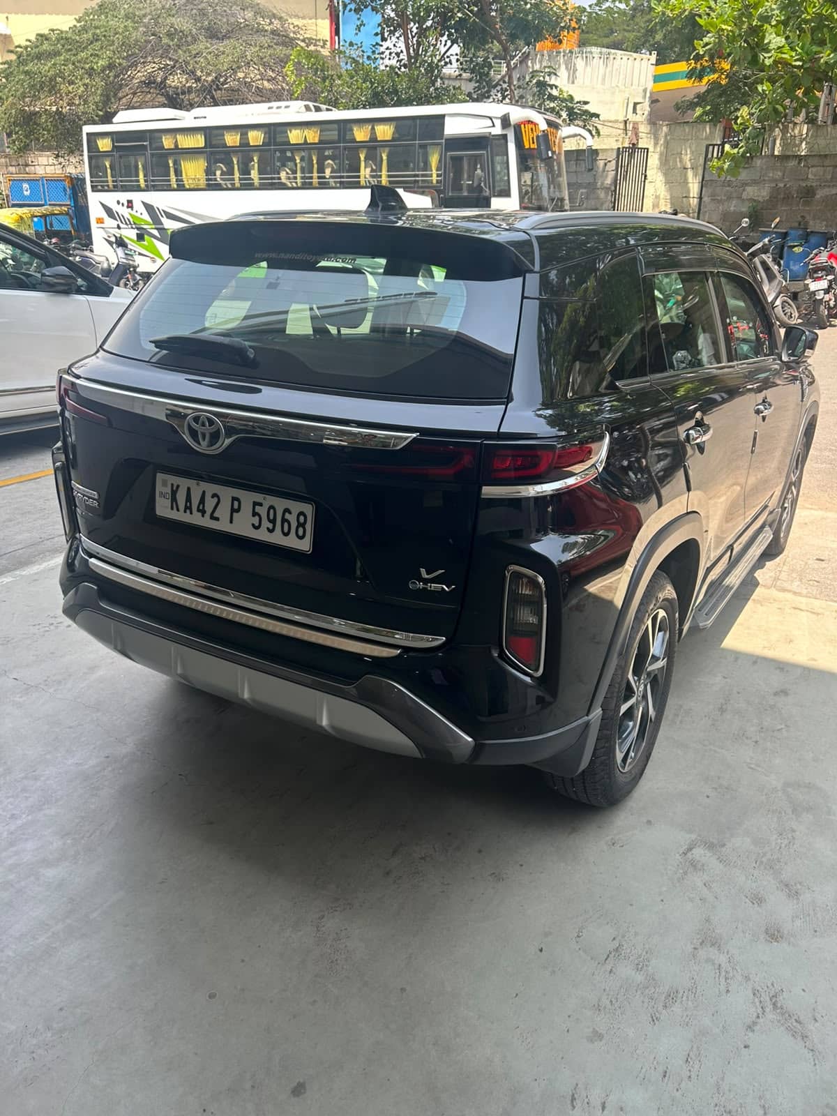 2025 Toyota Urban Cruiser Hyryder URBAN CRUISER HYRYDER V HYBRID for sale on Truwo, Bangalore