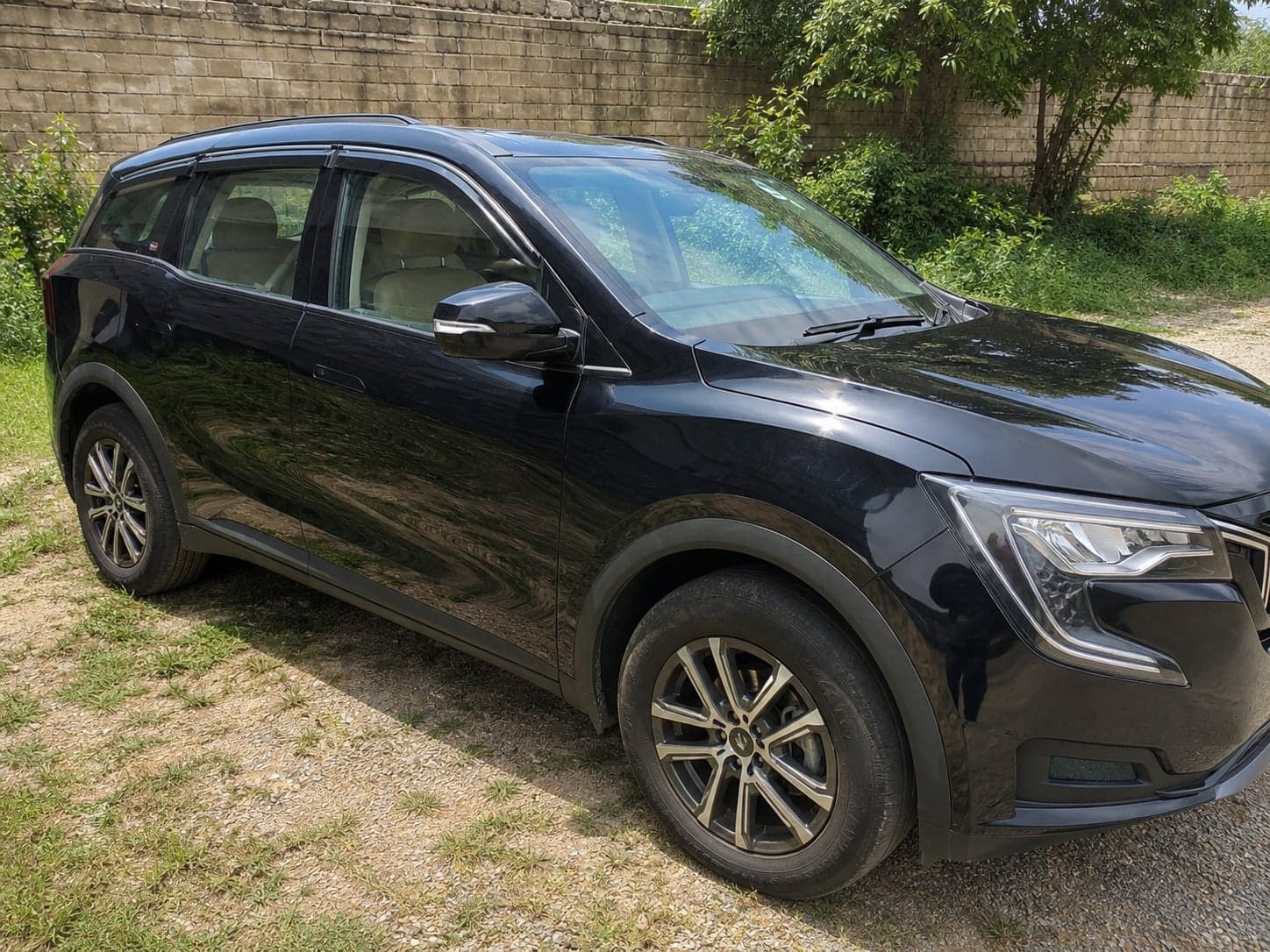 2022 Mahindra XUV700 — used car price guide