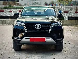 2025 4x2 2WD Diesel 2.8L Turbo Automatic — ₹41.9L on CarWale