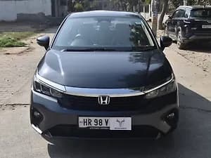 2025 V Petrol CVT — ₹12.4L on CarWale