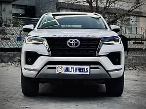 2021 4x2 2WD Diesel 2.8L Turbo 6 Speed Manual — ₹28.6L on CarWale