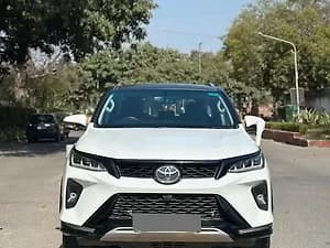 2023 4X2 2WD Diesel Turbo Automatic Dual Tone — ₹39.5L on CarWale