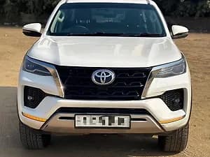2023 4x2 2WD Diesel 2.8L Turbo 6 Speed Manual — ₹29.5L on CarWale