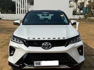 2025 4X2 2WD Diesel Turbo Automatic Dual Tone — ₹46.0L on CarWale