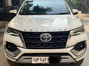 2022 4x2 2WD Petrol 2.7L Automatic — ₹29.5L on CarWale