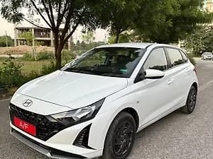 2024 Magna Petrol Manual — ₹7.25L on CarWale