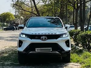 2025 4X2 2WD Diesel Turbo Automatic Dual Tone — ₹47.5L on CarWale
