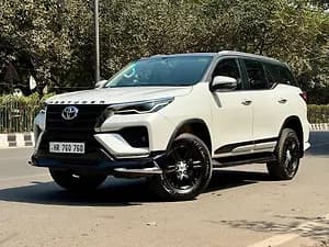 2025 Leader Edition 2WD Diesel 2.8L Turbo Automatic Leader Edition — ₹45.0L on CarWale