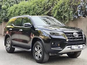 2025 4x2 2WD Diesel 2.8L Turbo Automatic — ₹41.5L on CarWale