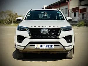 2023 4x2 2WD Petrol 2.7L Automatic — ₹32.5L on CarWale