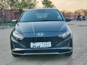 2025 Magna Petrol Manual — ₹6.30L on CarWale