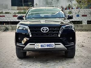 2025 4x2 2WD Diesel 2.8L Turbo Automatic — ₹41.9L on CarWale