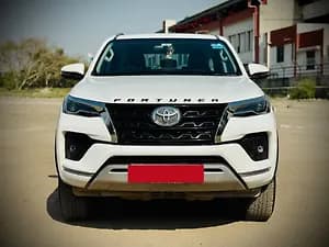 2023 4x2 2WD Petrol 2.7L Automatic — ₹32.5L on CarWale