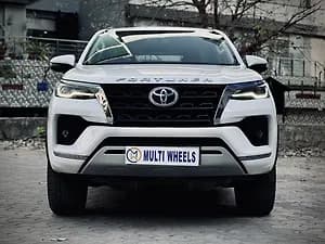 2021 4x2 2WD Diesel 2.8L Turbo 6 Speed Manual — ₹28.6L on CarWale
