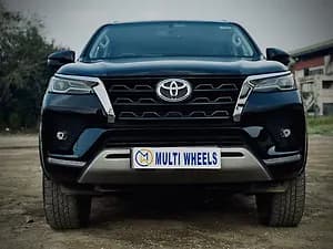 2024 4x2 2WD Diesel 2.8L Turbo Automatic — ₹39.5L on CarWale