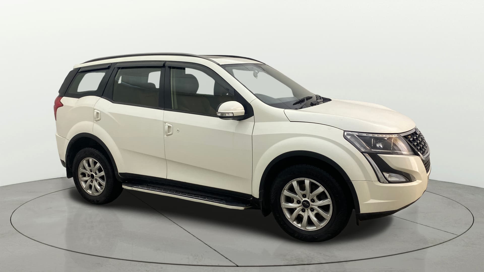 2018 Mahindra XUV500 W9 — used car price guide