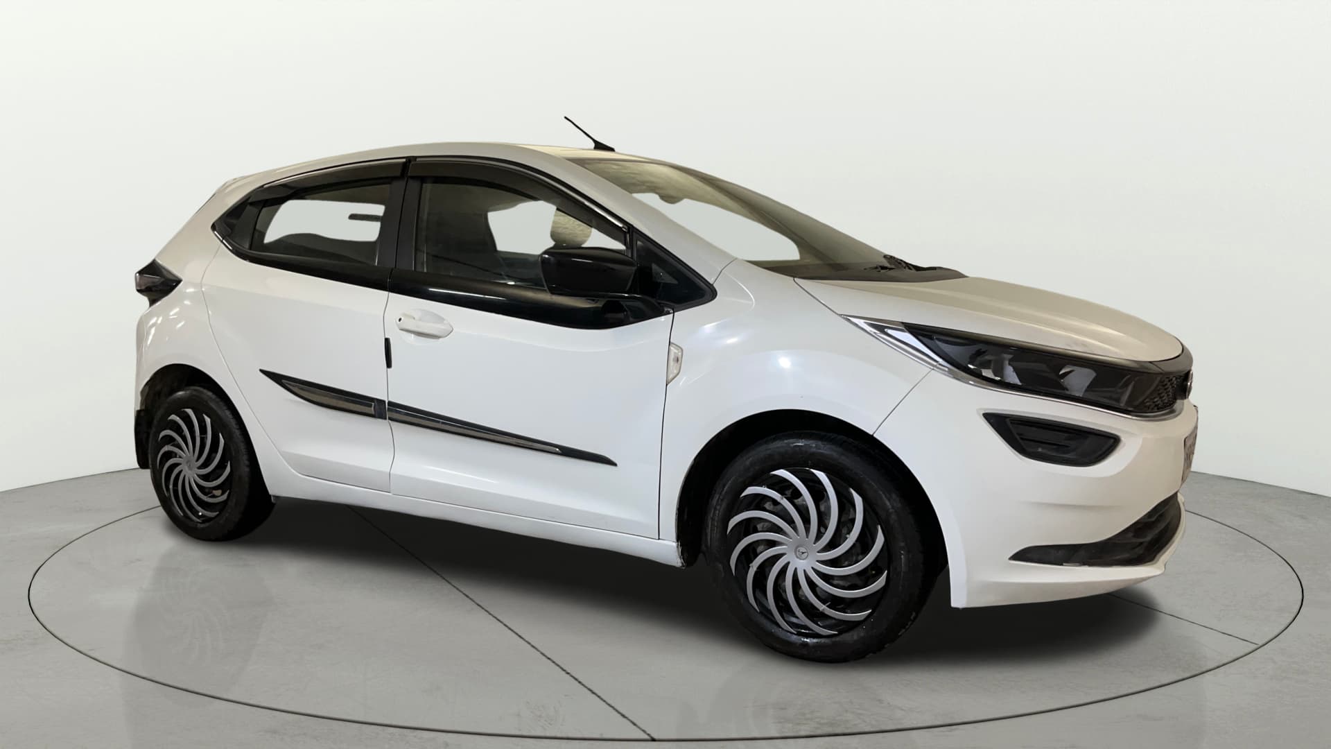 2021 XM PLUS PETROL — ₹3.85L on Cars24