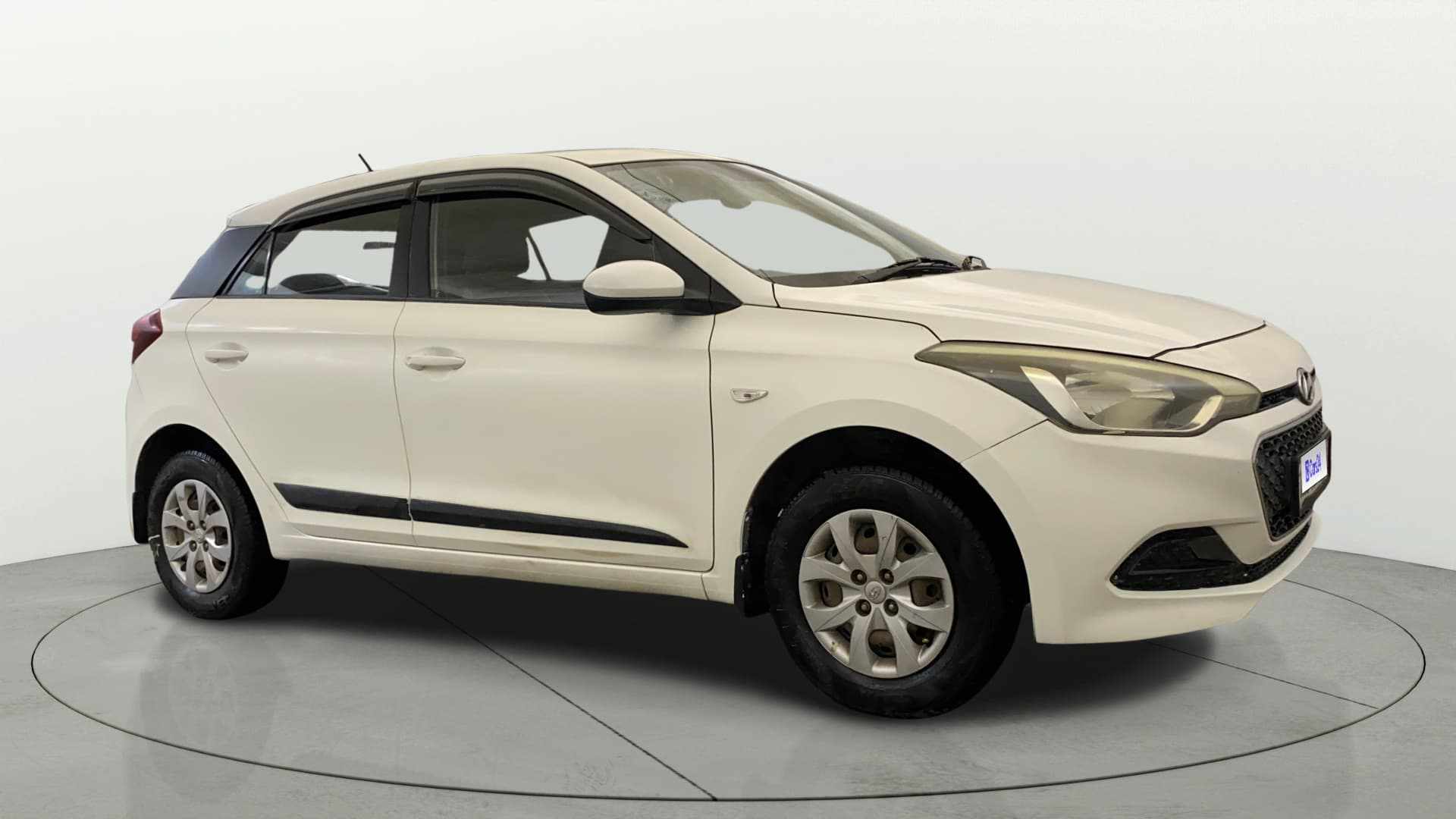 2015 MAGNA 1.2 — ₹2.87L on Cars24