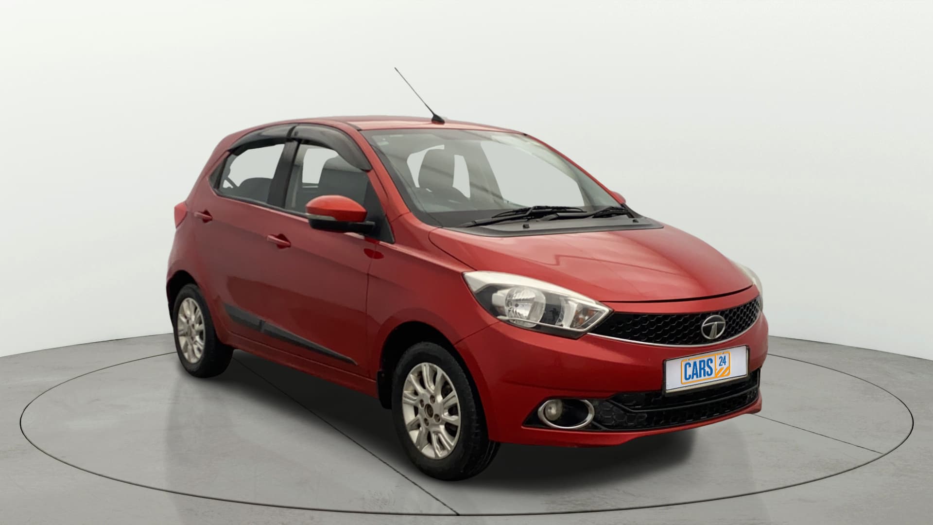 2017 XZA PETROL — ₹3.21L on Cars24