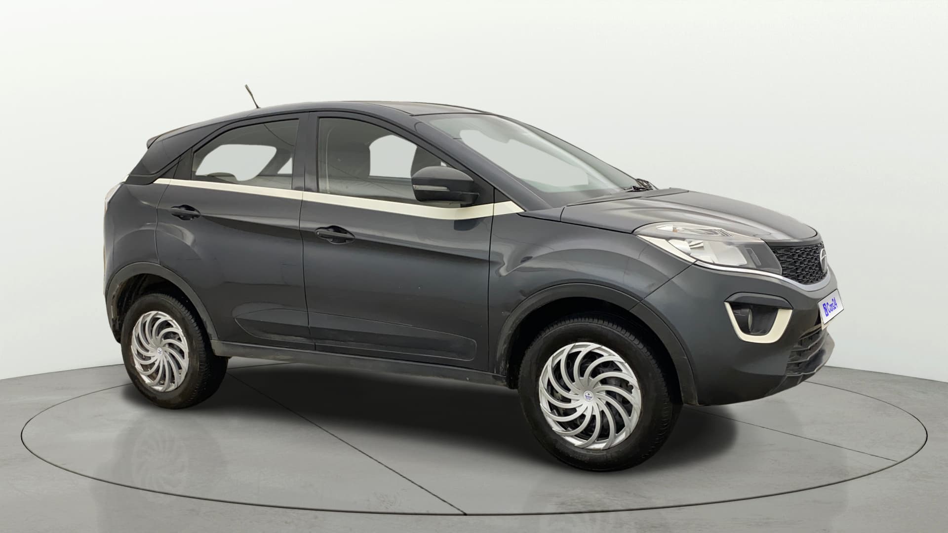 2018 XMA PETROL — ₹4.29L on Cars24
