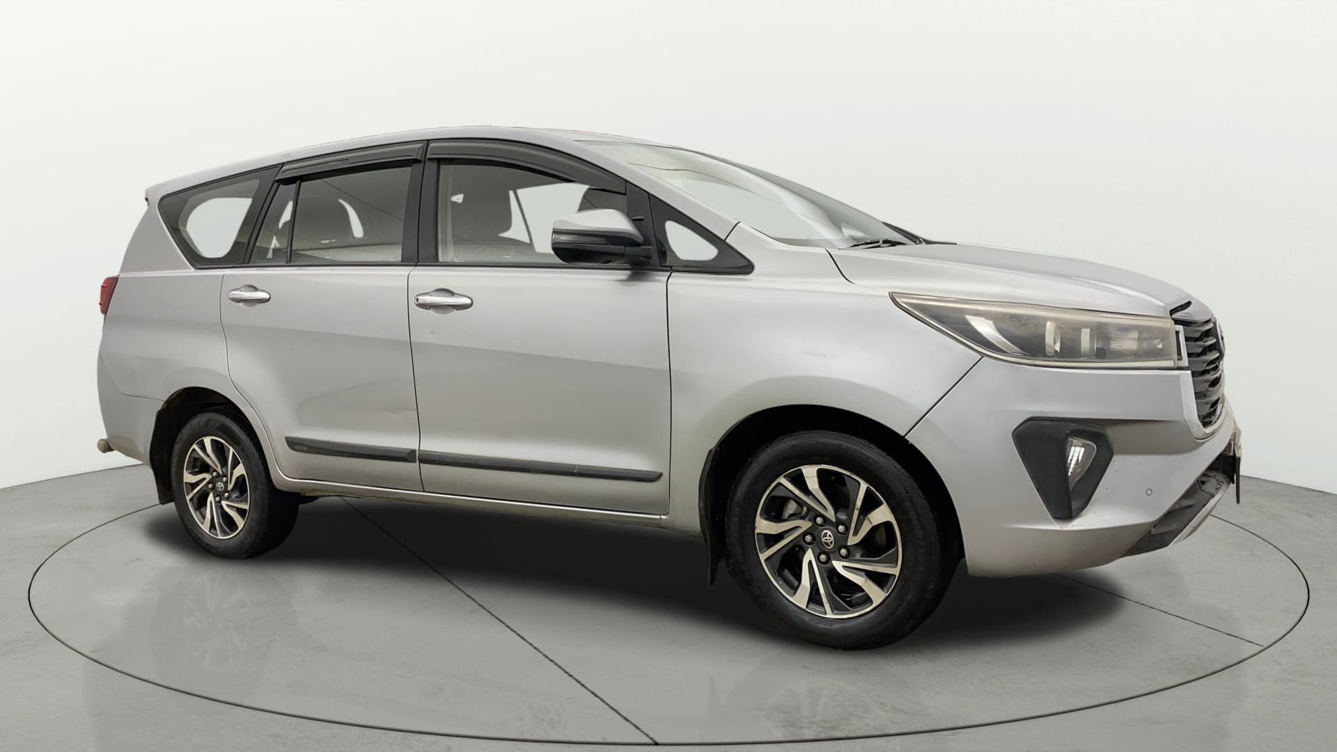 2022 2.7 VX 7 STR — ₹14.4L on Cars24