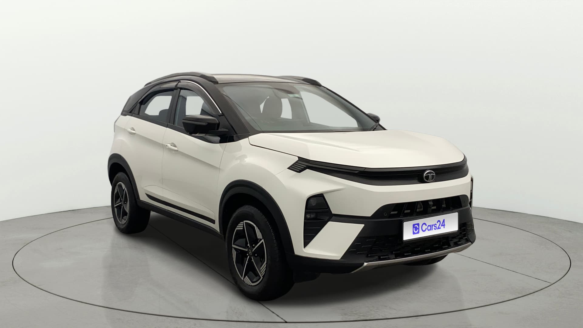 2024 FEARLESS SUNROOF DUAL TONE 1.2 PETROL — ₹8.79L on Cars24