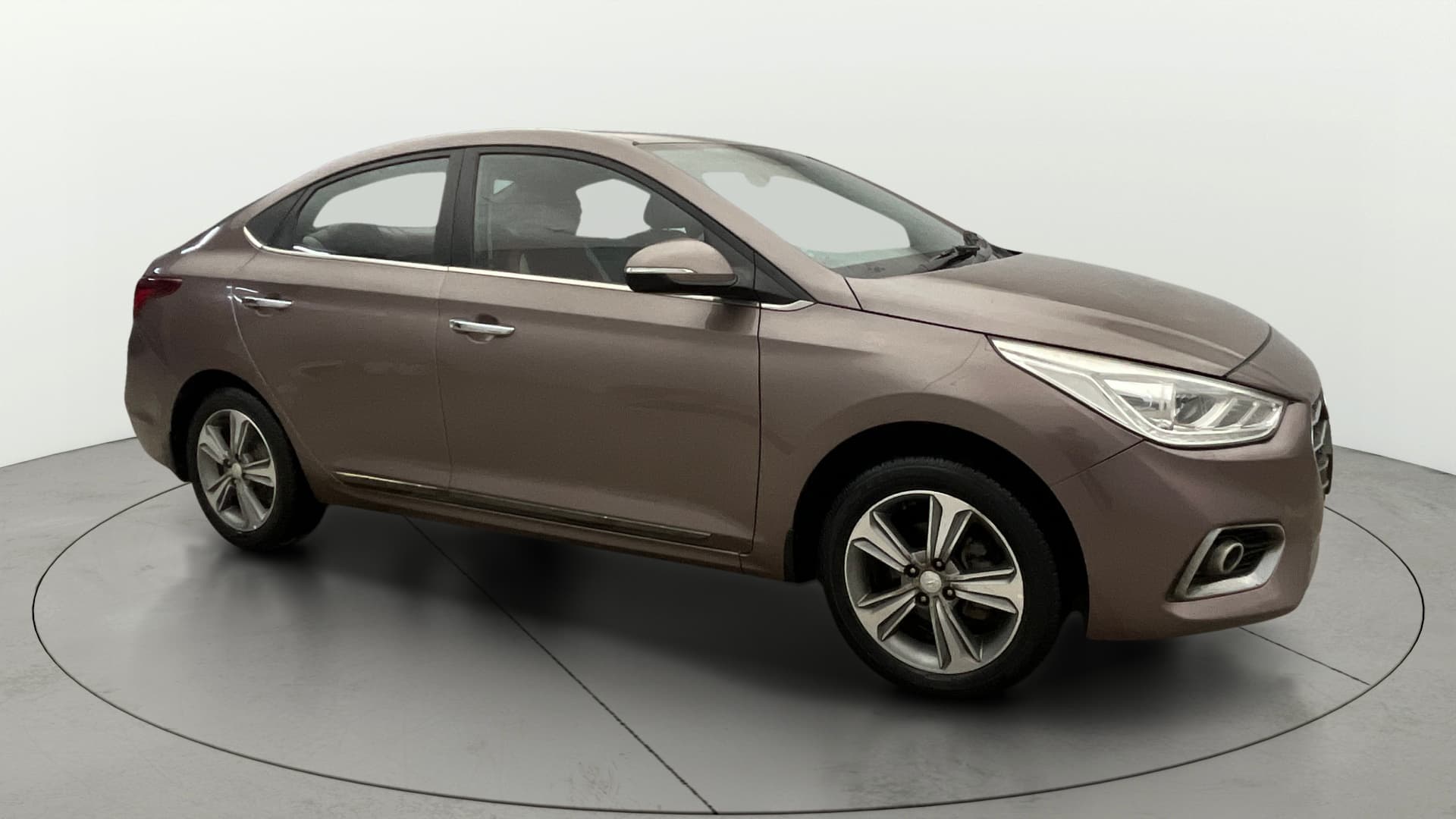 2019 1.6 VTVT SX + AT — ₹7.04L on Cars24