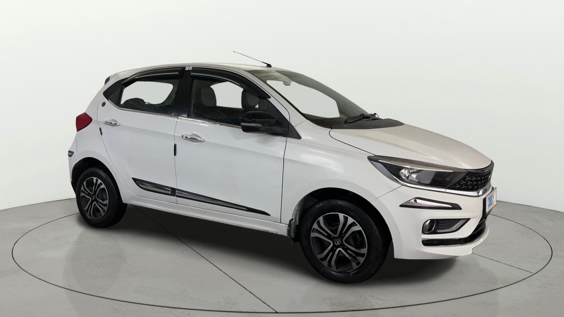 2023 XZ PLUS CNG — ₹4.83L on Cars24
