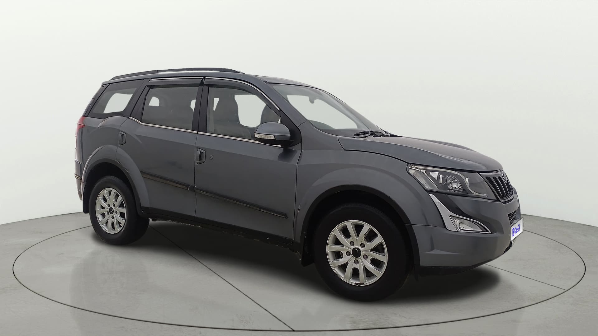 2017 W10 AT 1.99 — ₹5.38L on Cars24