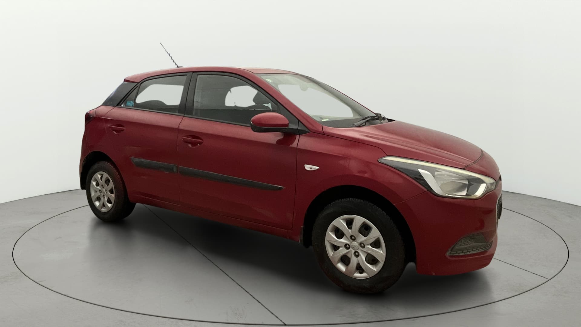 2015 MAGNA 1.2 — ₹2.96L on Cars24
