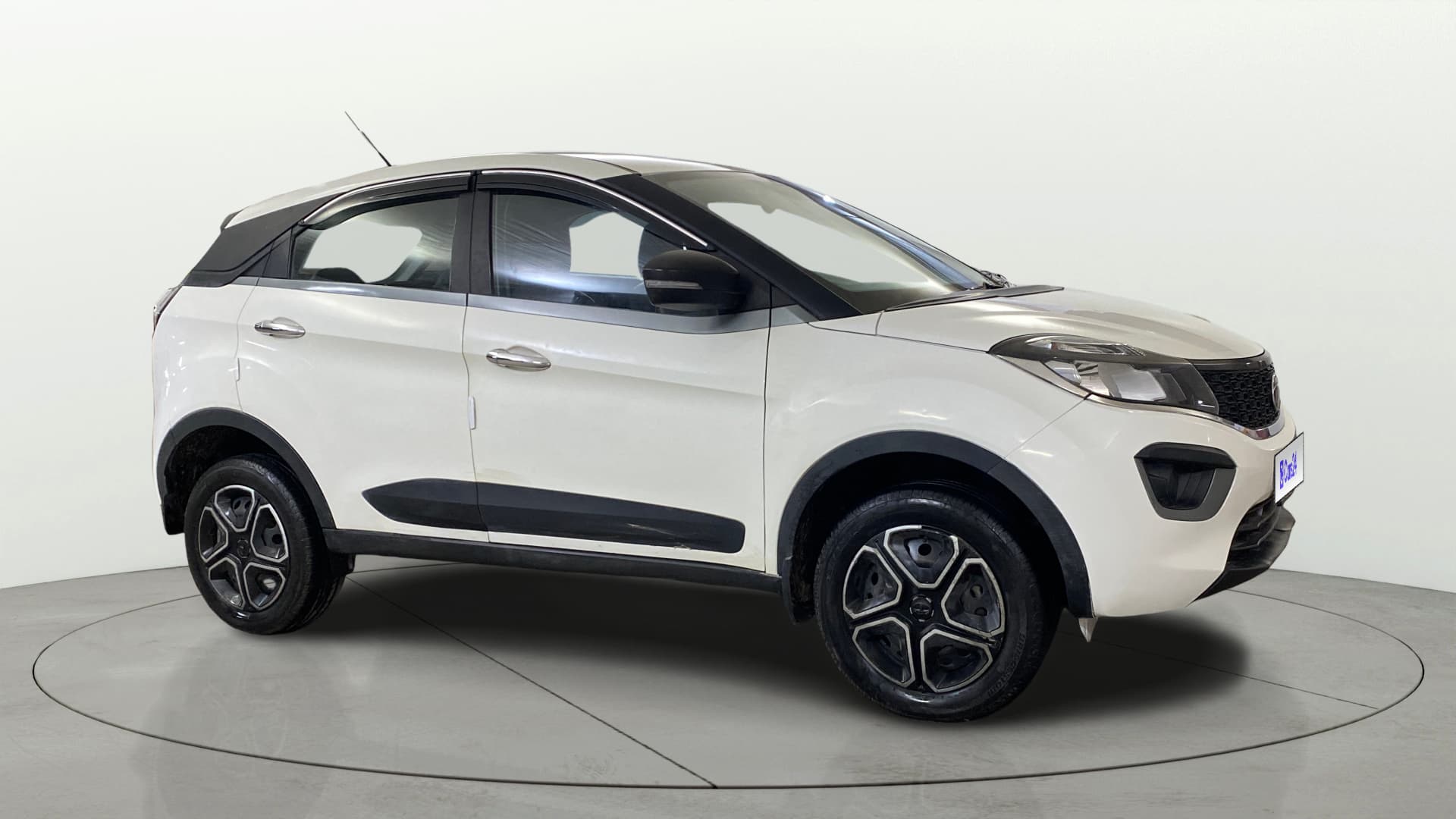 2019 XM PETROL — ₹4.71L on Cars24