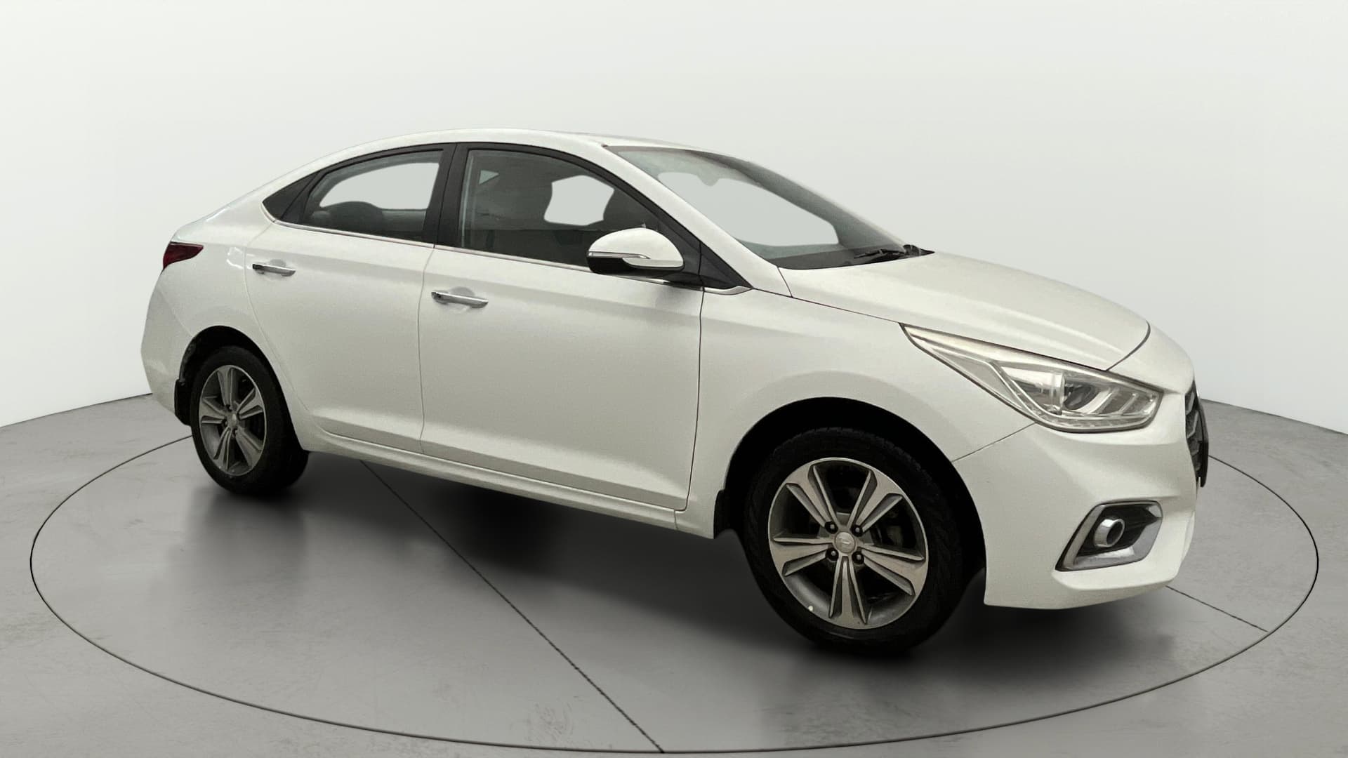 2019 1.6 VTVT SX + AT — ₹7.32L on Cars24