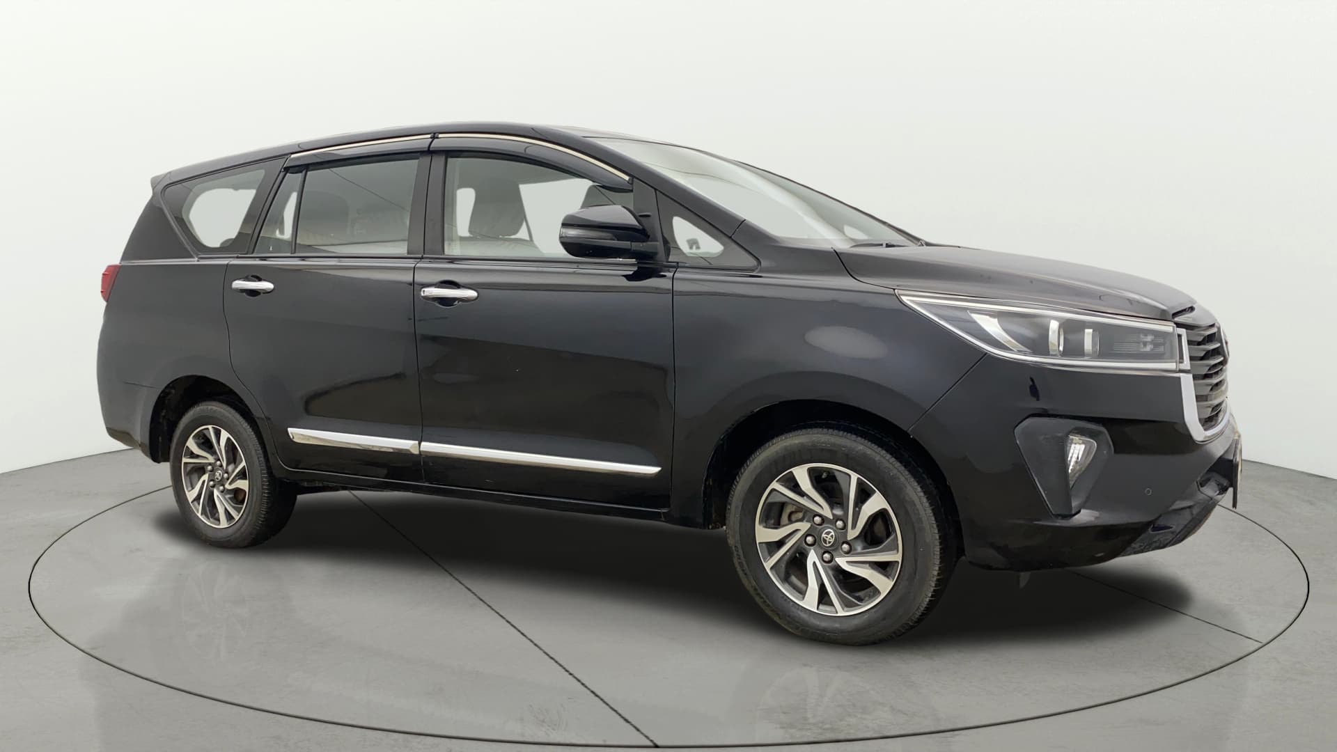2022 2.7 VX 7 STR — ₹14.3L on Cars24