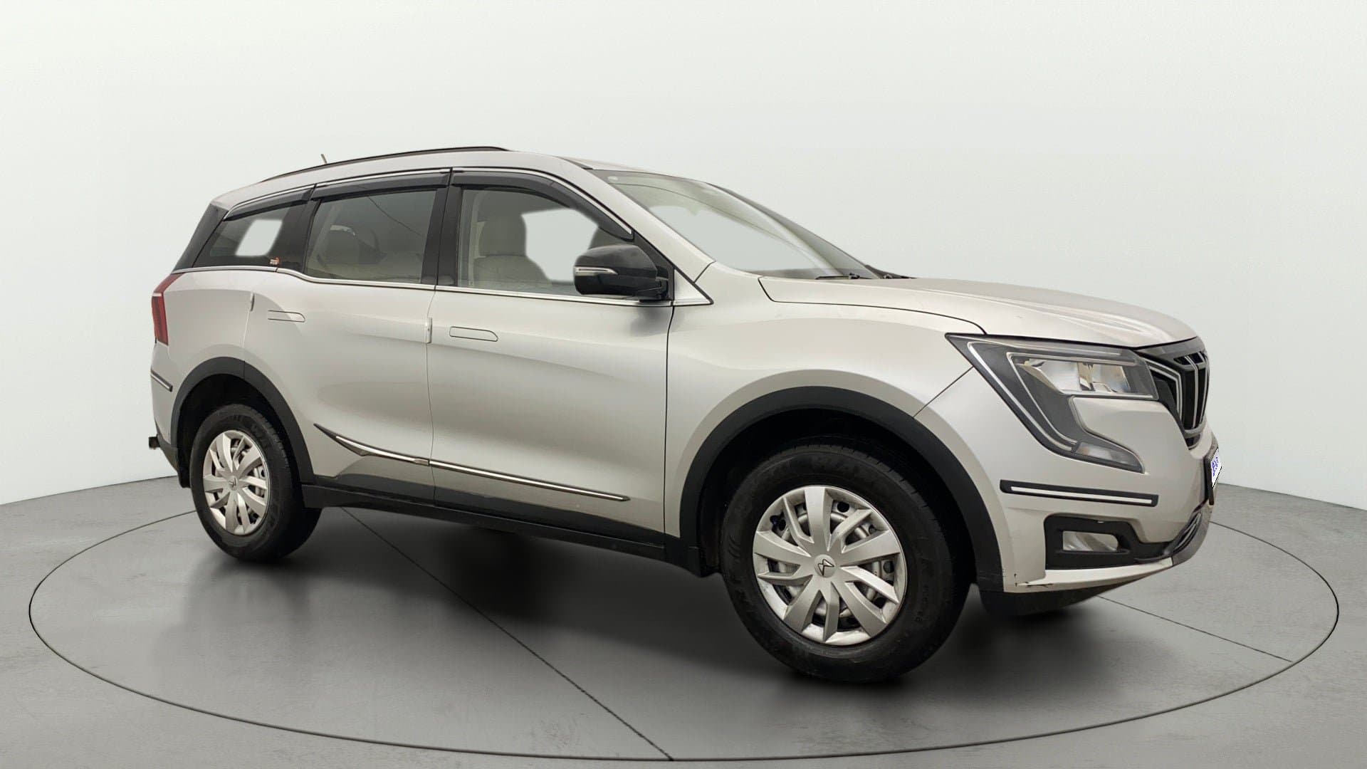 2024 Mahindra Xuv700 — used car price guide