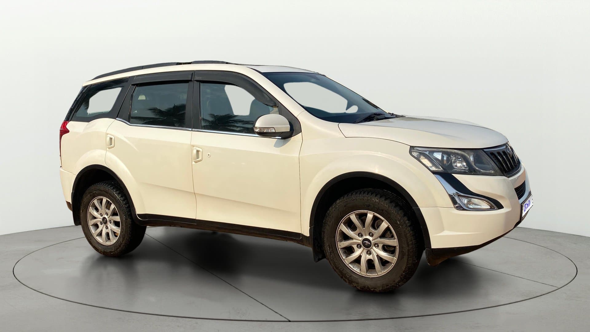 2017 W10 AT 1.99 — ₹9.09L on Cars24