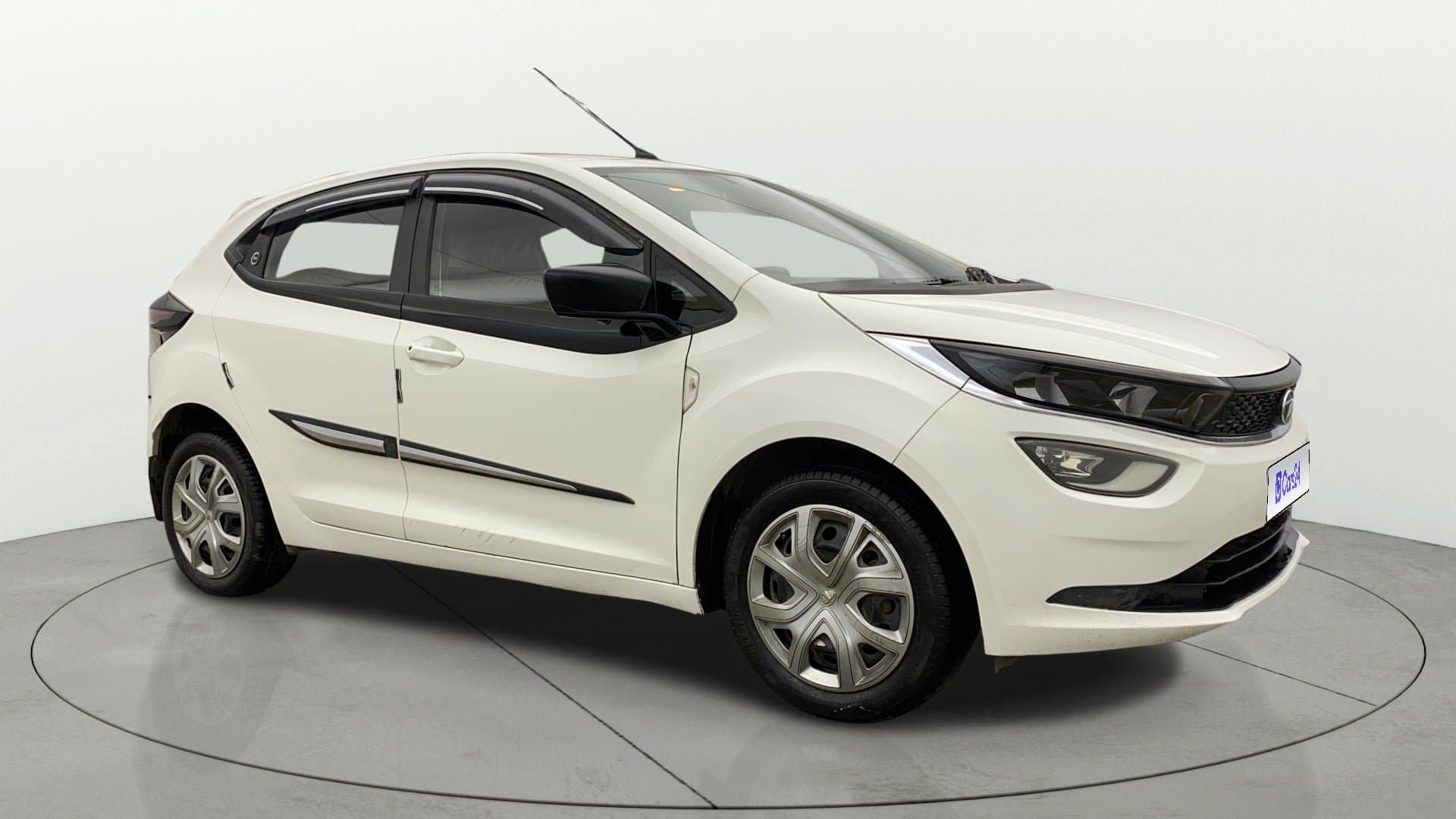 2023 XM PLUS CNG — ₹5.59L on Cars24