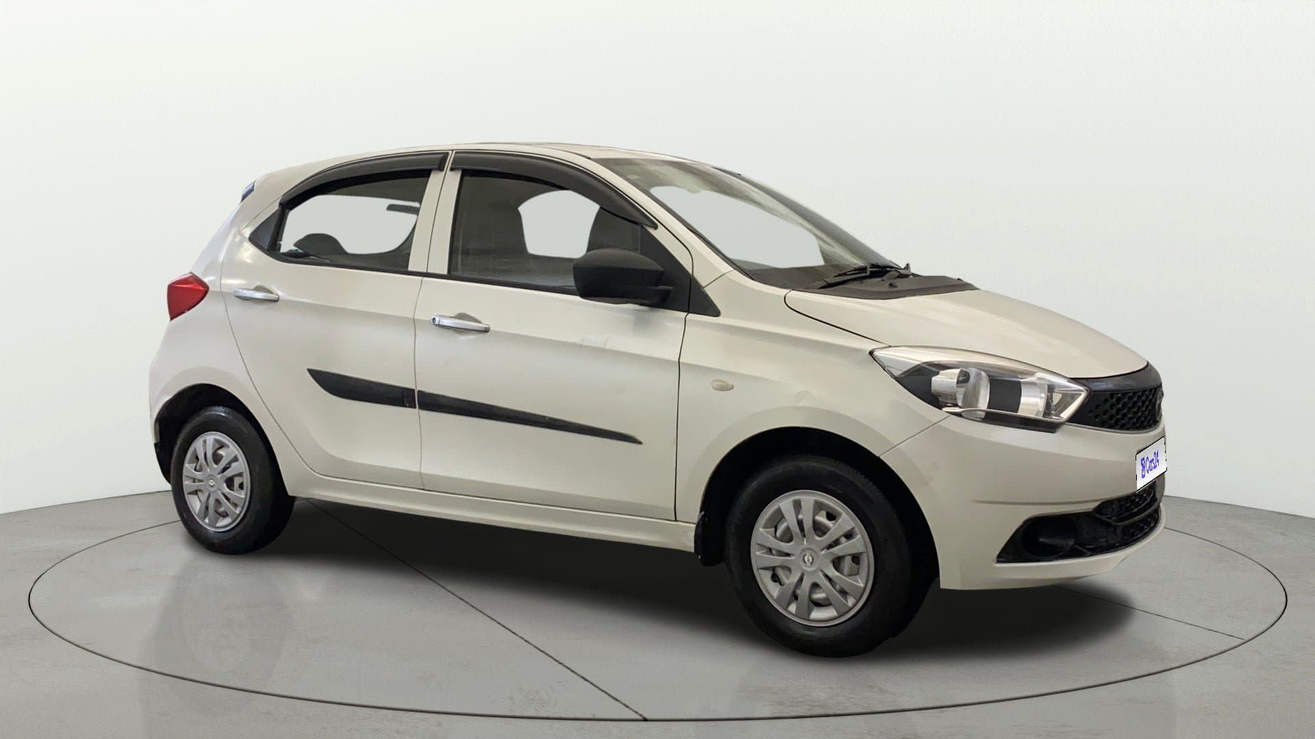 2019 XM PETROL — ₹2.96L on Cars24