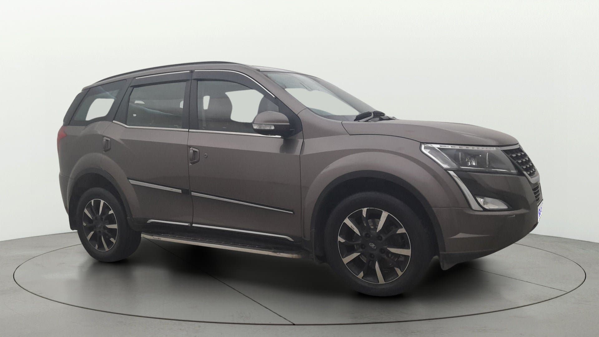 2018 Mahindra XUV500 W11 — used car price guide