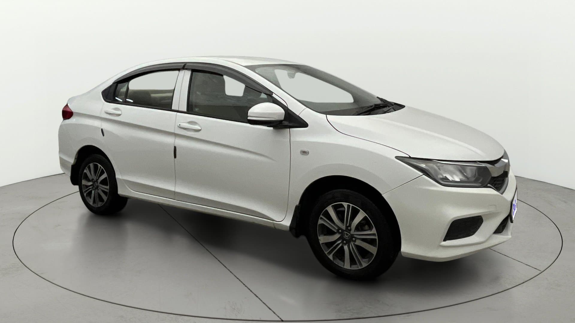 2022 1.5L I-VTEC SV — ₹7.20L on Cars24