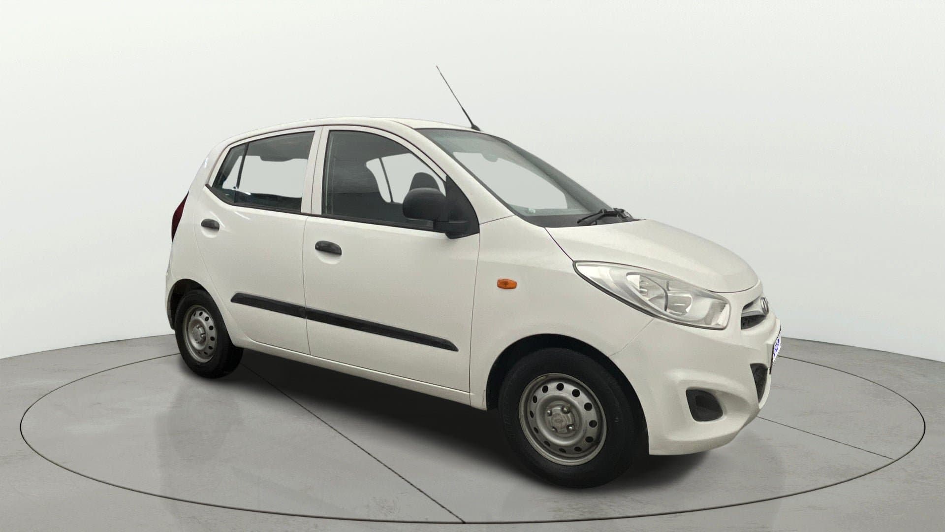 2015 MAGNA 1.1 — ₹1.98L on Cars24