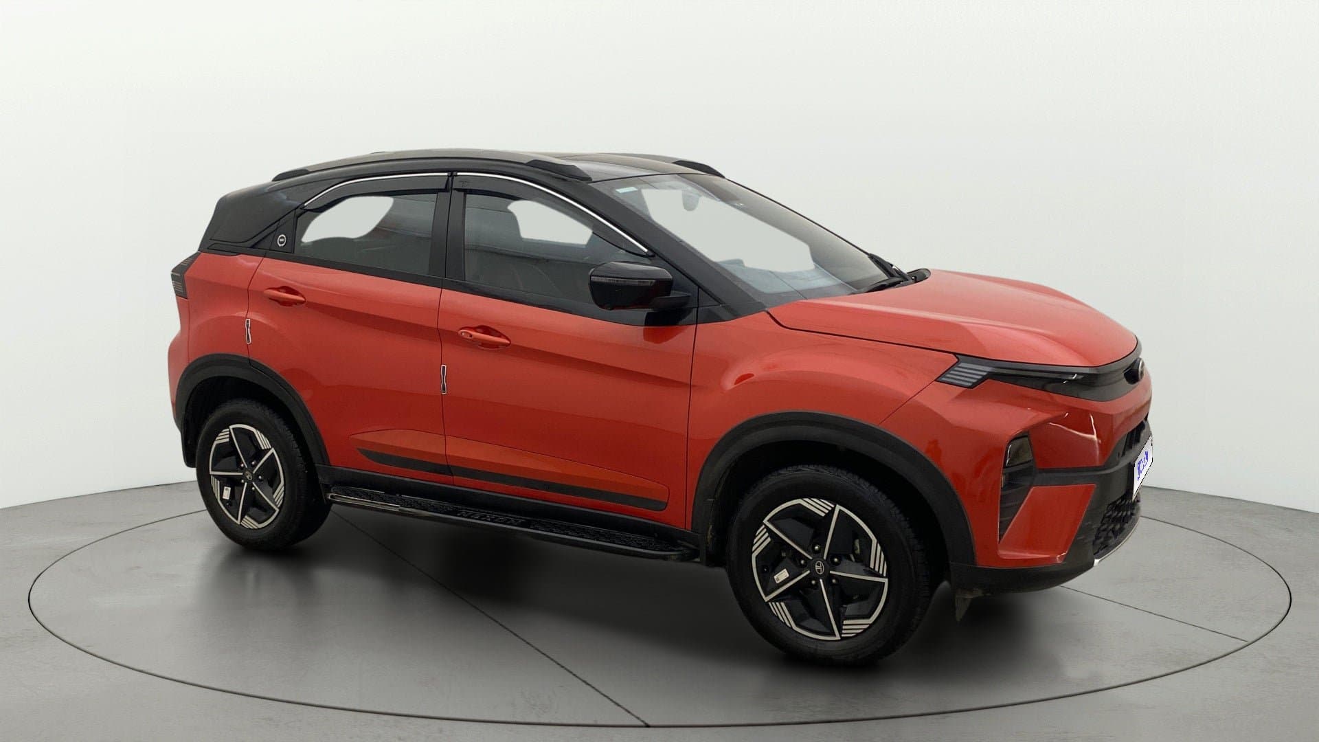 2024 FEARLESS SUNROOF DUAL TONE 1.2 PETROL — ₹10.7L on Cars24