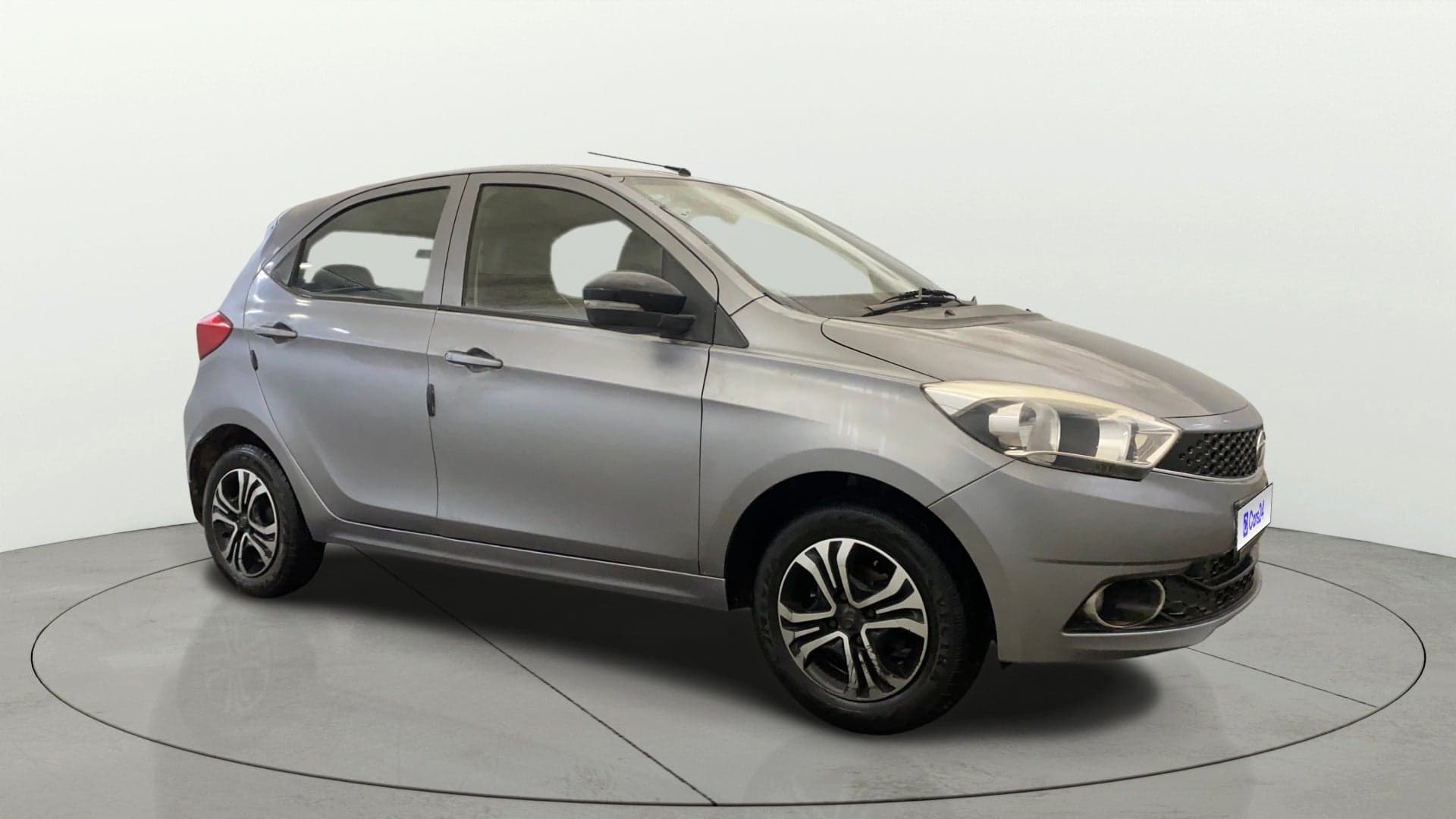 2019 XZ PETROL — ₹2.99L on Cars24