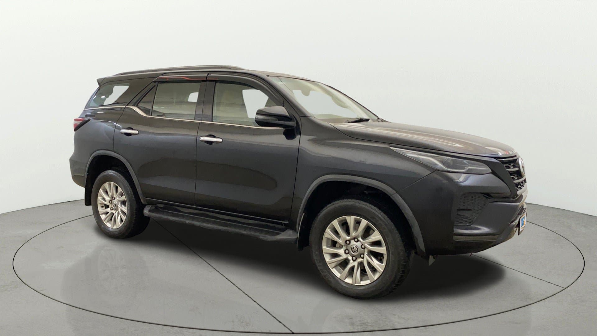2023 4X4 AT 2.8 DIESEL — ₹31.6L on Cars24
